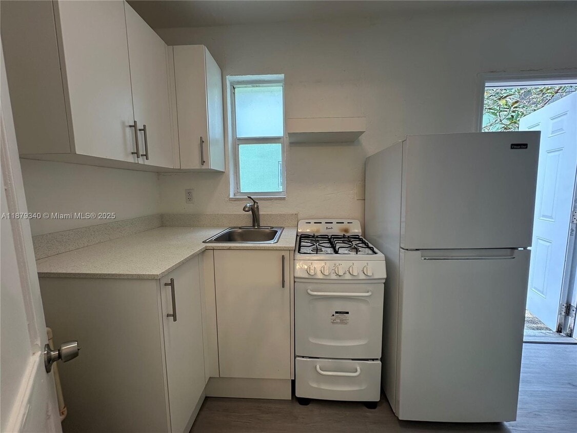Foto del edificio - 480 SW 10th St