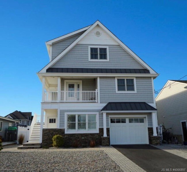 Building Photo - 381 Aldo Dr