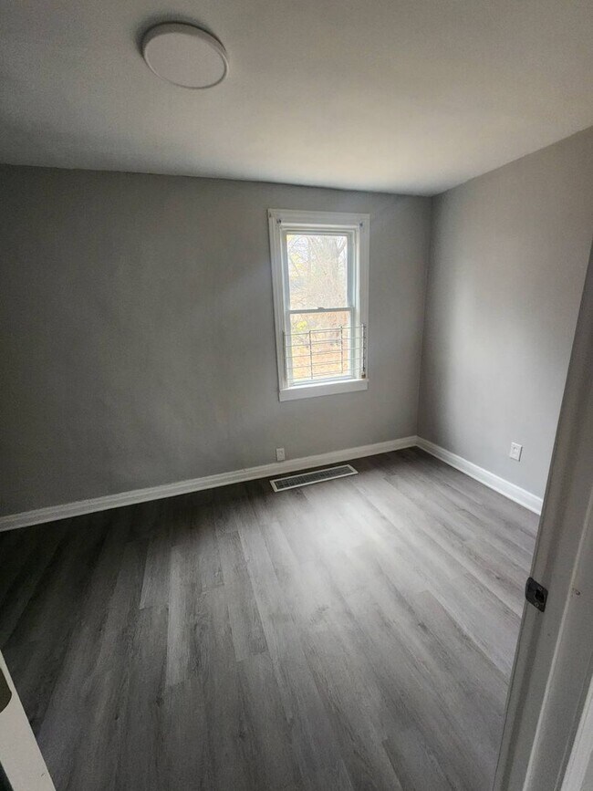 Foto del edificio - 3432 E 69th St