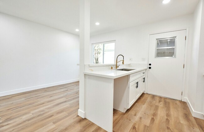 Foto del edificio - 232 W 3rd St