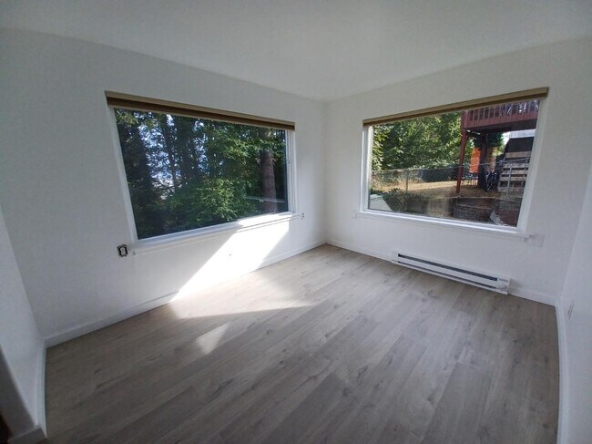 Building Photo - 308 S Yantic Ave