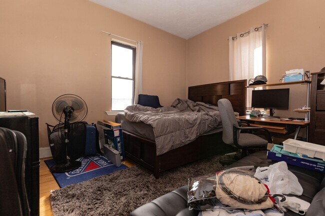 Building Photo - Allston 4bedroom /  1.5bath available September 1st $4700