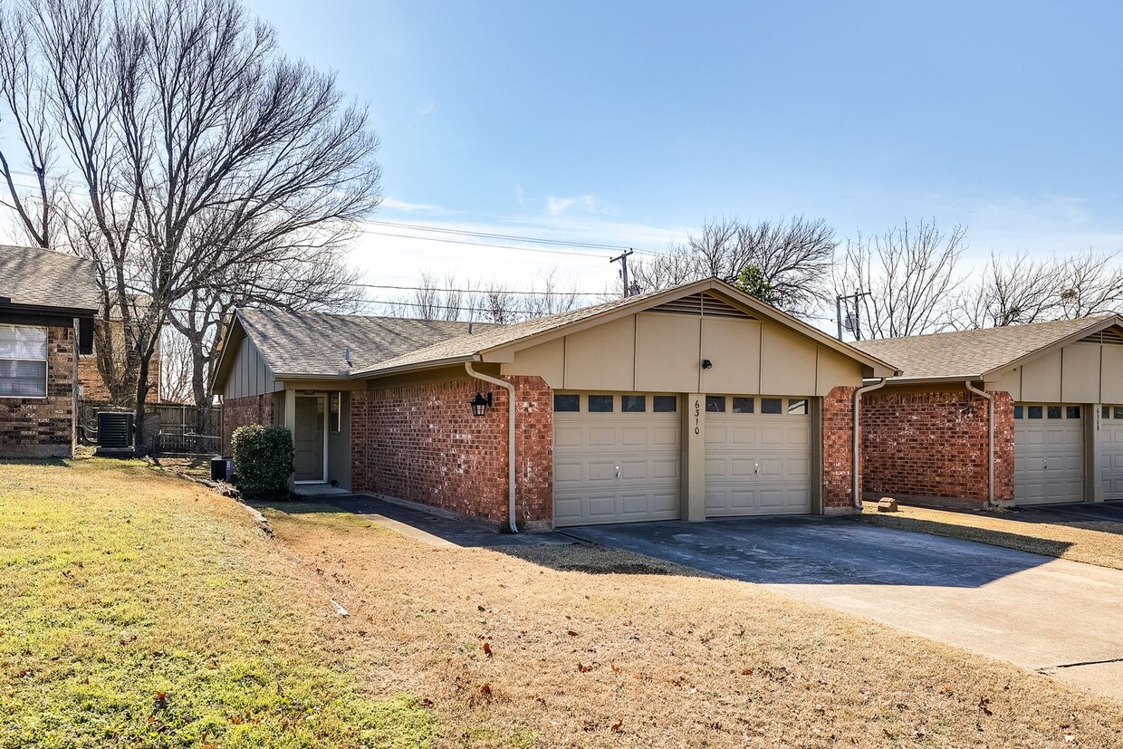 Primary Photo - 3 Bedroom, 2 Bath Duplex in North Richland...