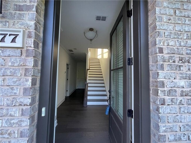 Building Photo - 6577 Beacon Dr