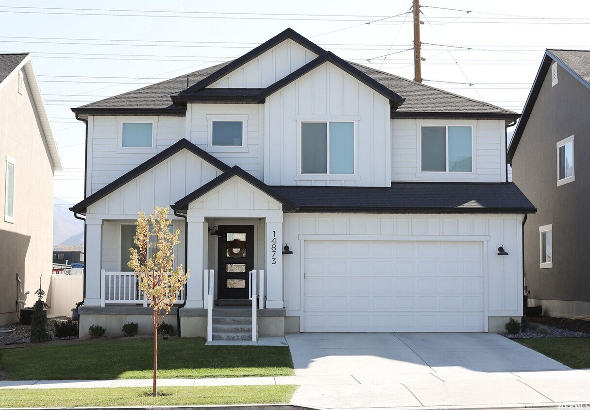 Primary Photo - Six Bedroom Home in Beautiful Bluffdale!