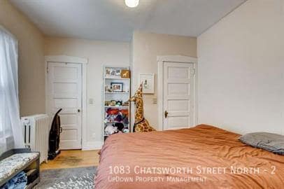 Foto del edificio - 1083 Chatsworth St N