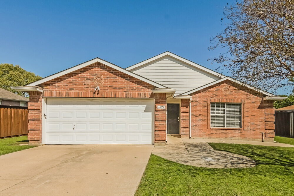Primary Photo - 1029 Lakeview Ct