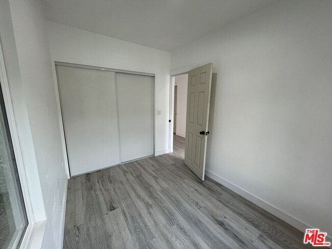Building Photo - 1124 W 42nd St