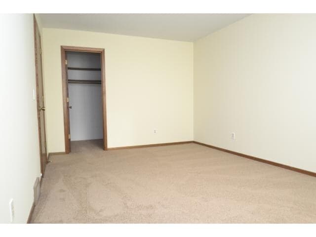 walk in closet - 4201 Bridgewood Terrace
