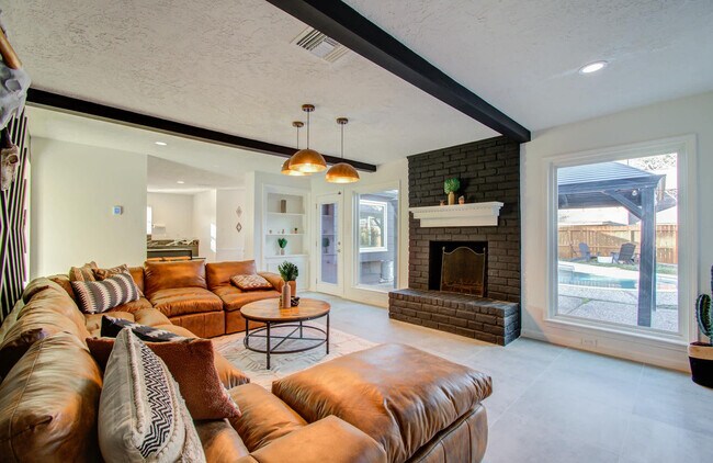 Foto del edificio - 9614 Springmont Dr