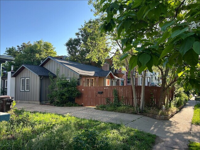 Building Photo - Beautiful Single Family Home Available Now!
