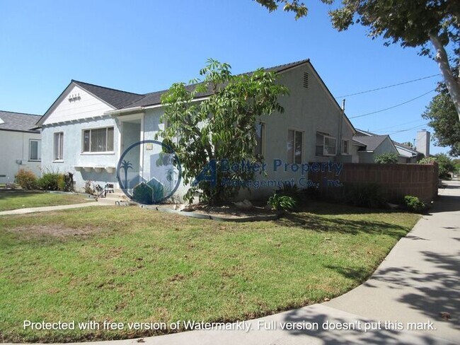 Foto del edificio - Upgraded 3 Bed 1 Bath HOUSE w/REFINISHED H...