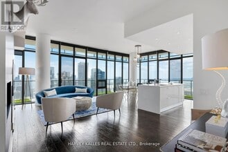 Building Photo - 33 Charles St E