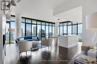 Building Photo - 33 Charles St E