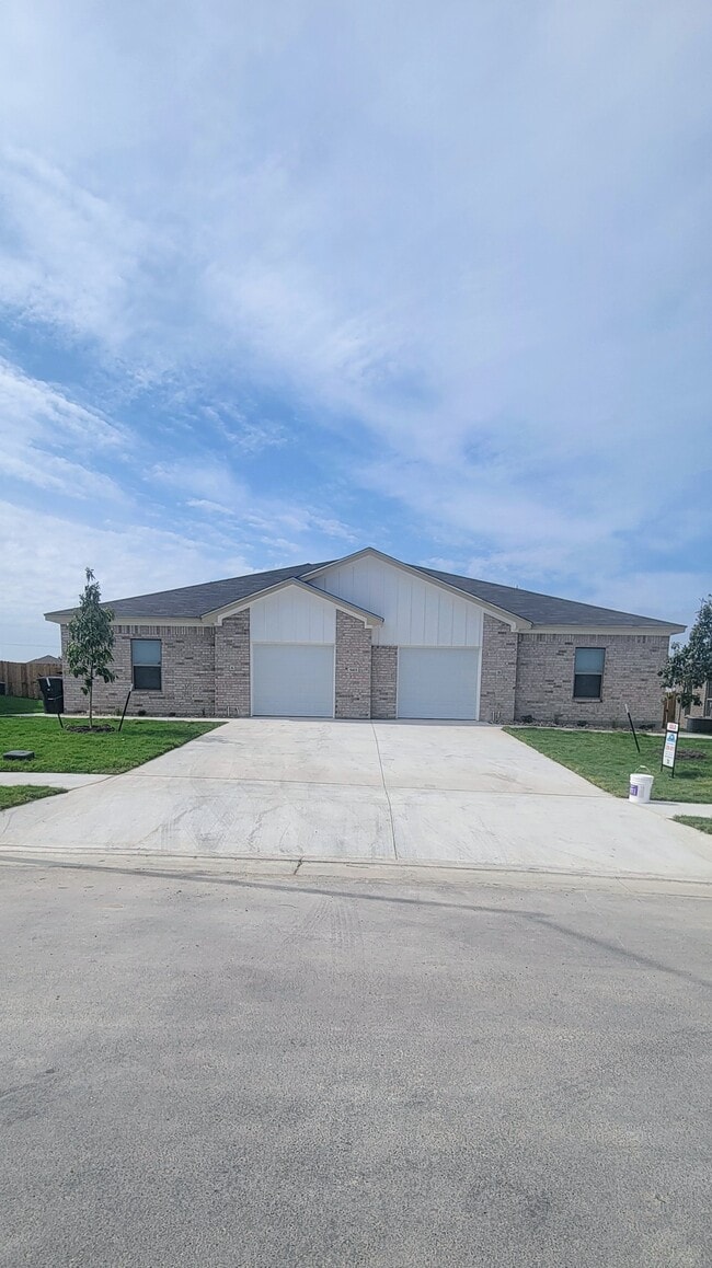 Building Photo - 5415 Rose Gdn Lp