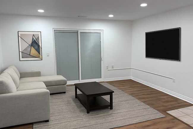 Foto del edificio - 16140 Clarkson Dr