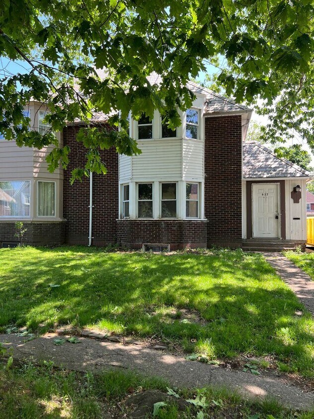 Primary Photo - 3 br, 1 bath House - 637 Marne