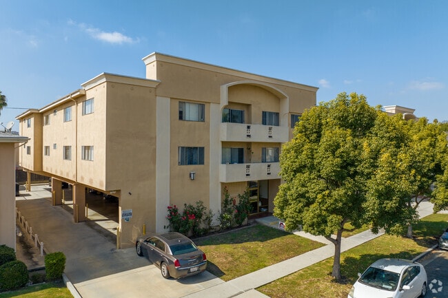 Alternate - 1025 S Holt Ave