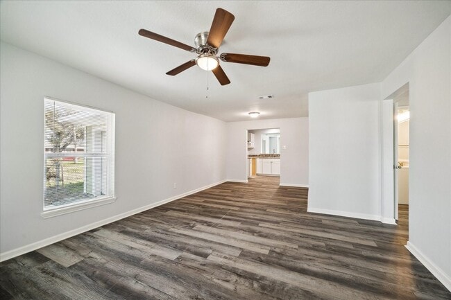 Foto del edificio - 705 Westshire Dr