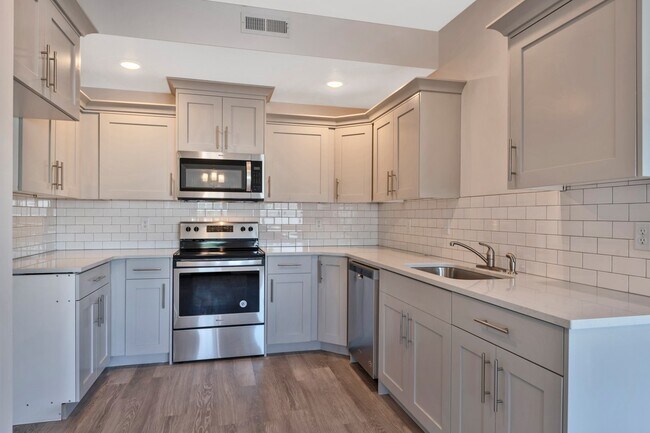 Foto del edificio - Beautiful 3 Bed, 2.5 Bath Town Home Located in the Sycamore Place Community in West Haven! Availa...