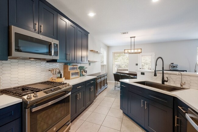 Building Photo - * Half off of first months rent*