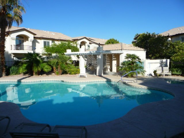 Foto del edificio - 2 Bed/ 2 Bath upstairs Condo in Guard Gate...