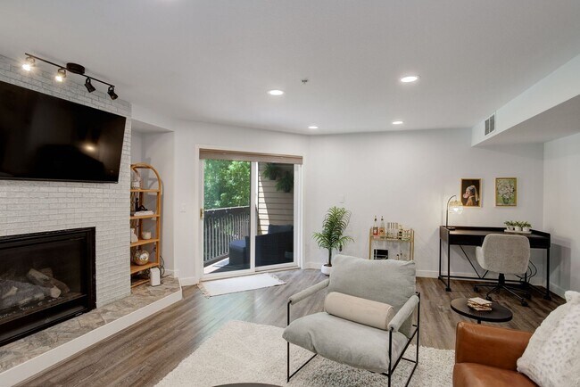 Foto del edificio - Modern 1BR | Prime Boulder + Gold Run Perks