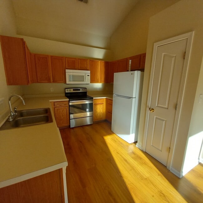 Kitchen with pantry - 1031 Rocky Meadows Ln