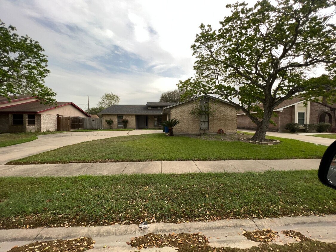 Foto principal - 4929 High Meadow Dr