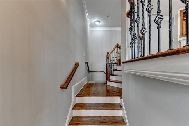 Foto del edificio - 813 Clifton Heights Ln NE