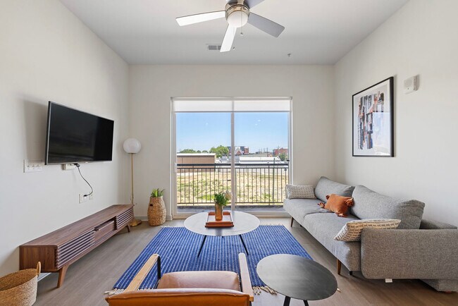 Foto del edificio - 633 E Main St