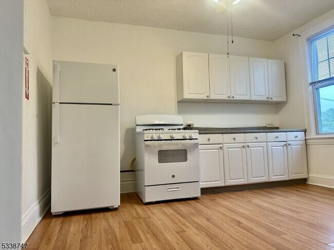 kitchen - 69 W Mount Pleasant Ave
