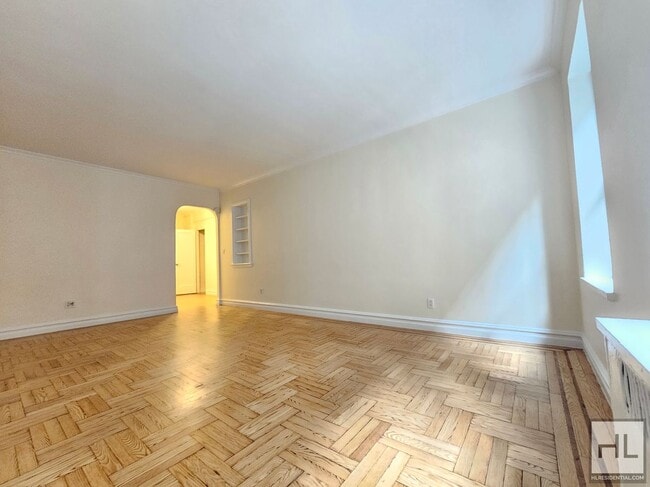 Building Photo - Studio Apartment in Gramercy Park | 4th Fl...