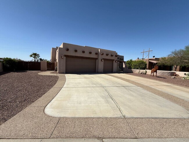 Building Photo - Gorgeous Furnished Pool/Spa Home with spec...