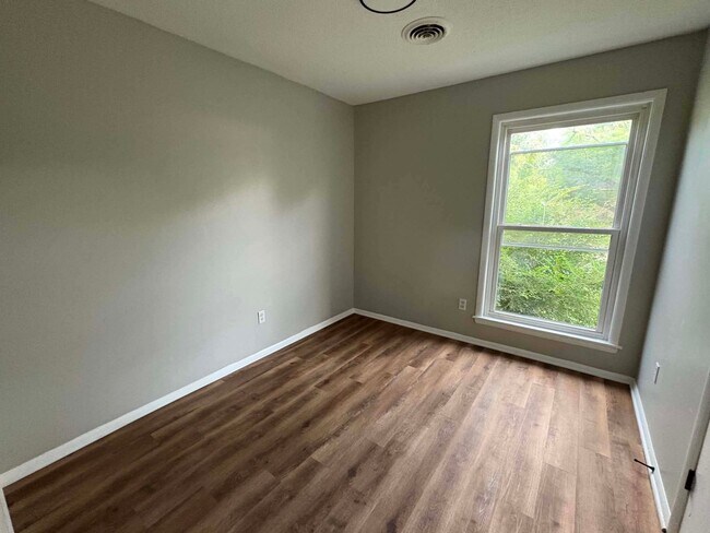 Building Photo - 123 Tisdale St