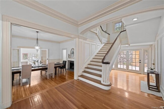 Building Photo - 230 E Mt Airy Dr