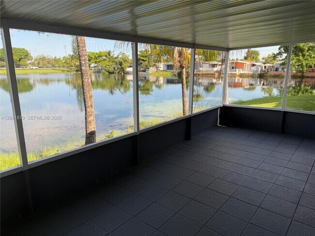 Foto del edificio - 20606 NW 55th Ct