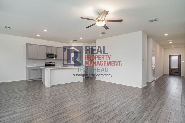 Foto del edificio - Charming 3-Bedroom Home in Desirable Neighborhood!