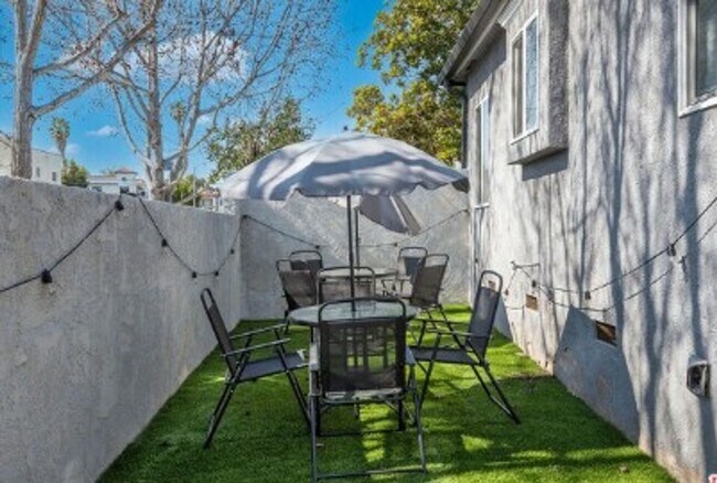 Foto del edificio - PRIVATE HOUSE.. POOL.  3 Bedroom + 2 Bath. In UNIT WASHER / DRYER