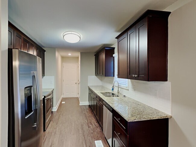 Building Photo - 158 Creek Haven Dr