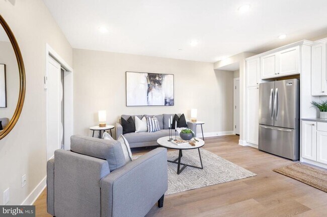 Foto del edificio - 6712 Ridge Ave