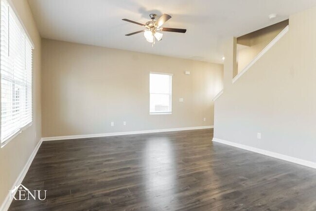 Building Photo - 1008 Park View Dr