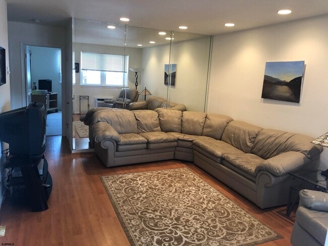 Building Photo - 21 S Monroe Ave