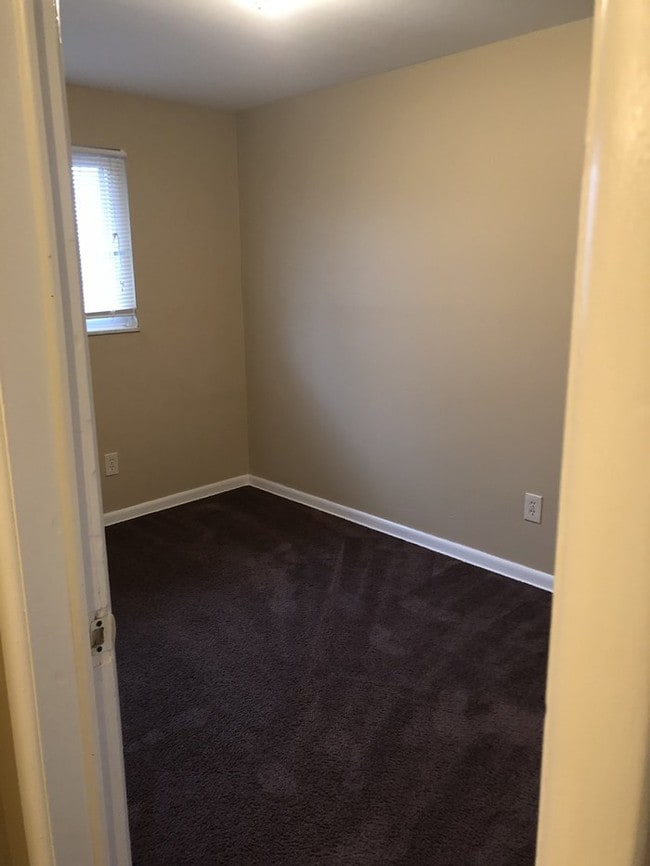 Building Photo - 869 N Meadows Ct