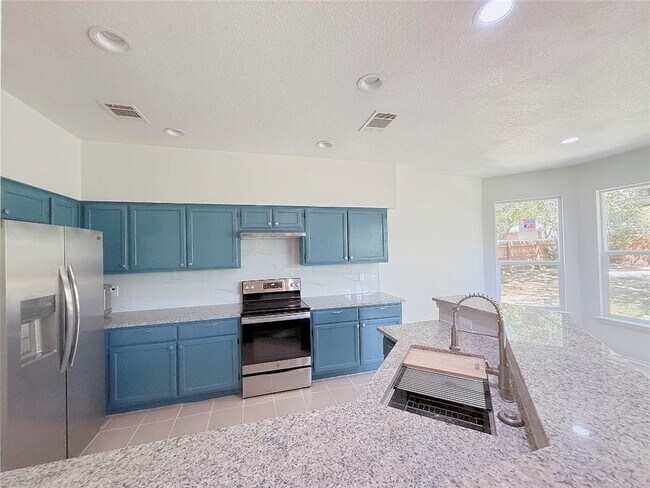 Foto del edificio - 16403 Spotted Eagle Dr
