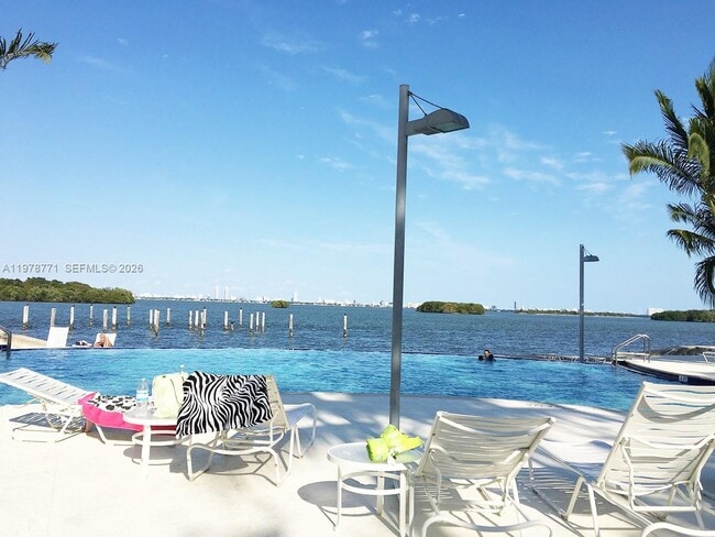 Building Photo - 650 NE 64th St