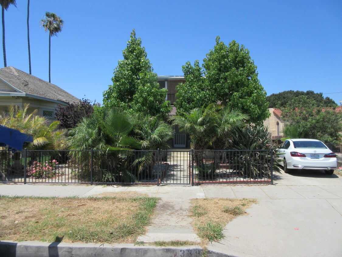 Foto principal - 339 W 1st St