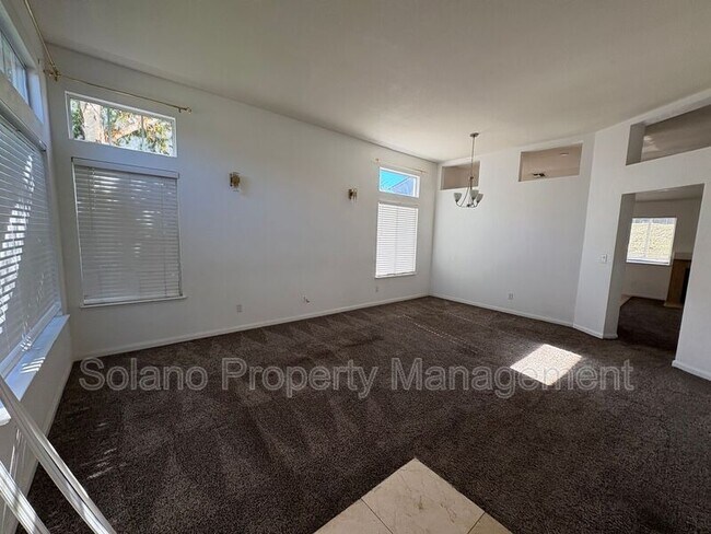 Foto del edificio - 1687 Highland Cir