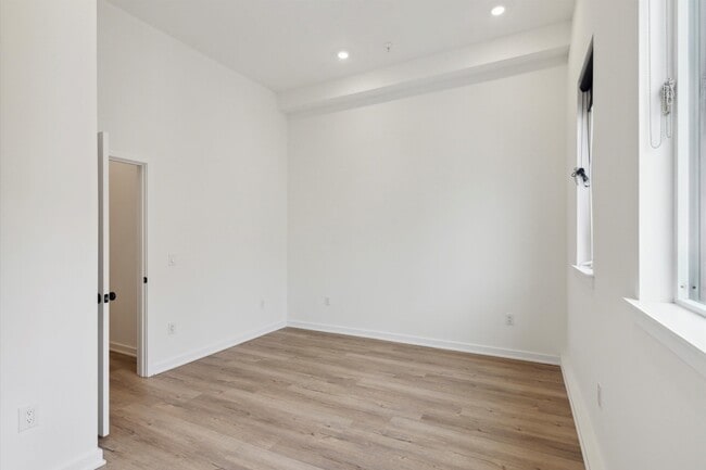 Foto del edificio - 1535 N Sydenham St
