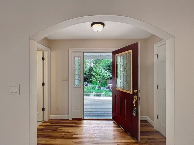 Building Photo - Secluded Elegance: Expansive 5-Bedroom Hom...